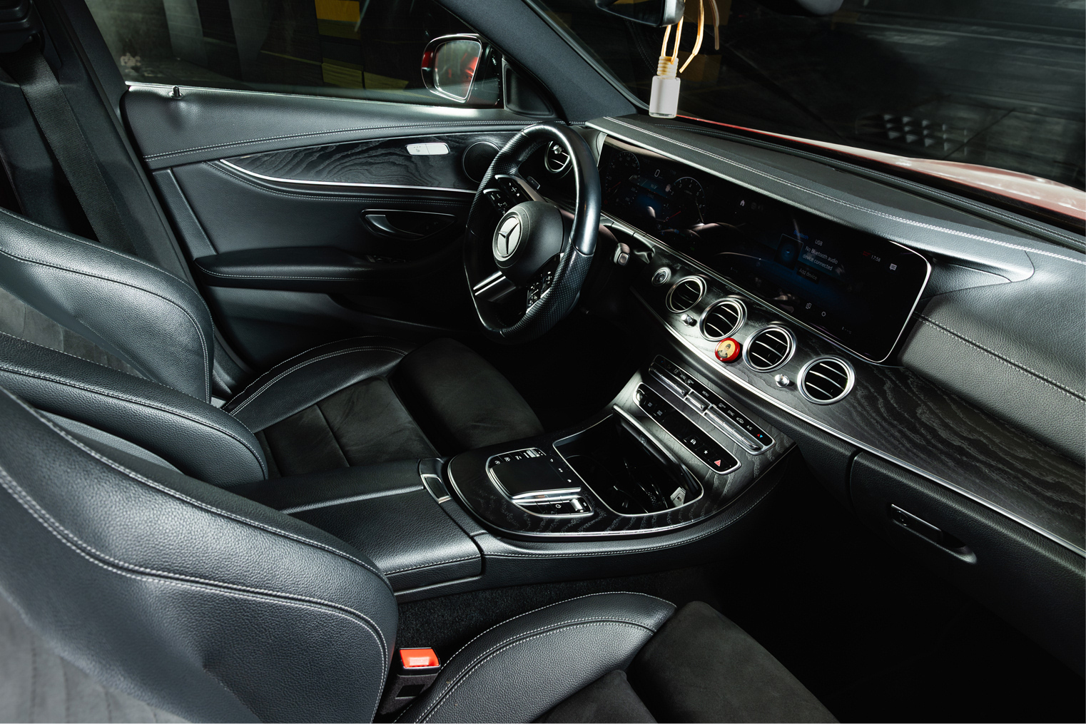 Mercedes-Benz E 300 thumbnail 6